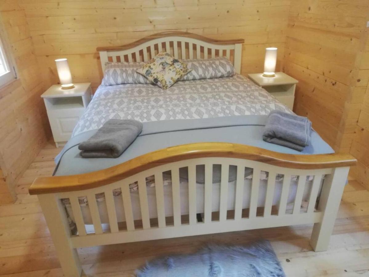 Stunning Log Cabin On The Lake Portroe Екстериор снимка